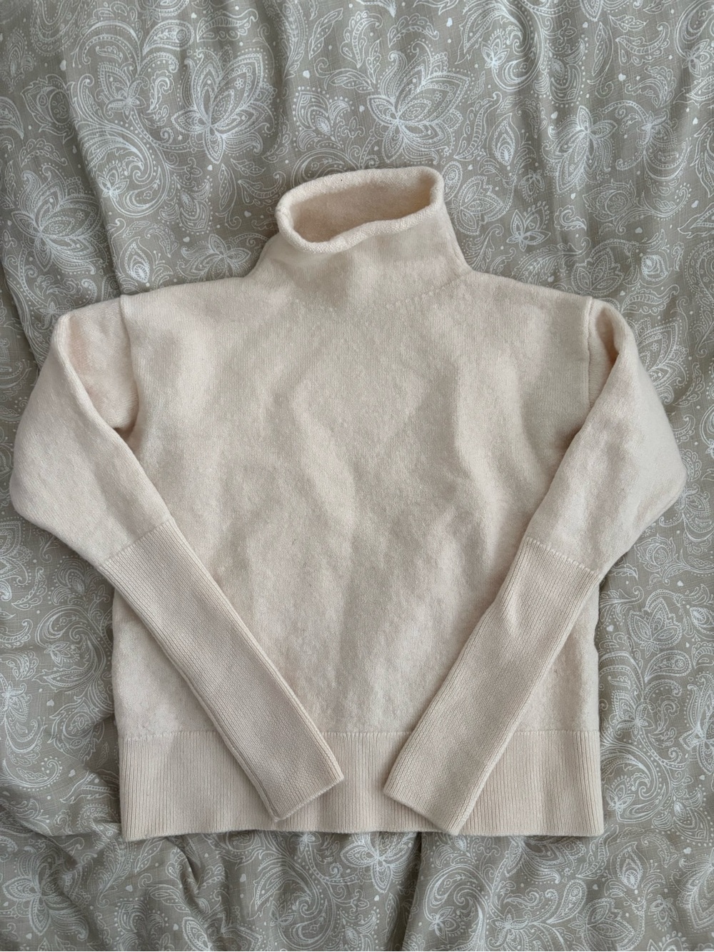 Wilfred Cream Cozy Turtleneck Sweater